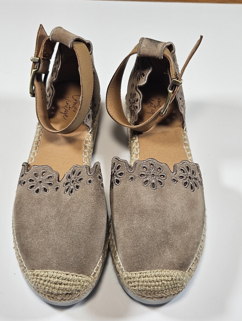 Crown Vintage Women’s Taupe Suede Espadrille Ankle-Strap Flats Size 9